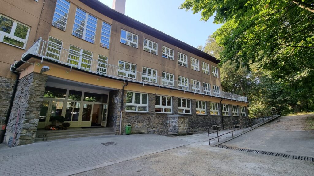 Rekonstrukce terasy ZŠ Lysice | IKM s.r.o.